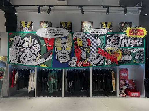 期間限定店內的Marvel主題佈置。
