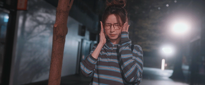 Mia變身:魔法粒子圍繞女主角,變身的同時也轉換場景。